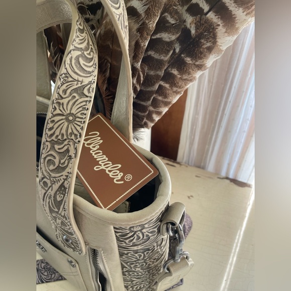 Wrangler Women’s Hair On Cowhide Crossbody Tote - Picture 7 of 8